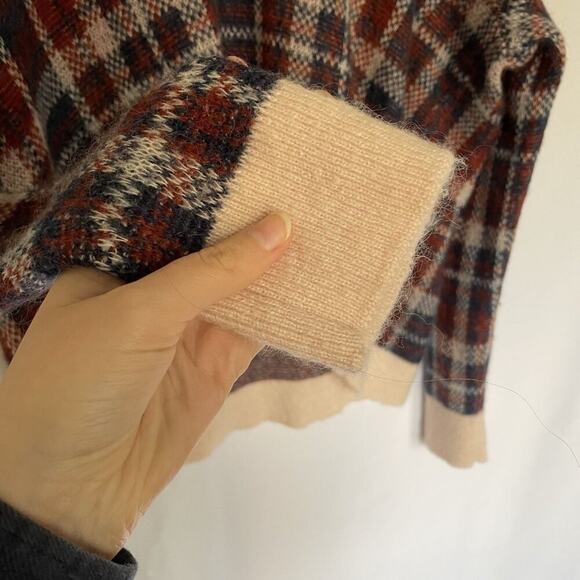Banana Republic Plaid V-Neck Sweater S Wool Blend Red & Beige women's fall - Picture 5 of 7